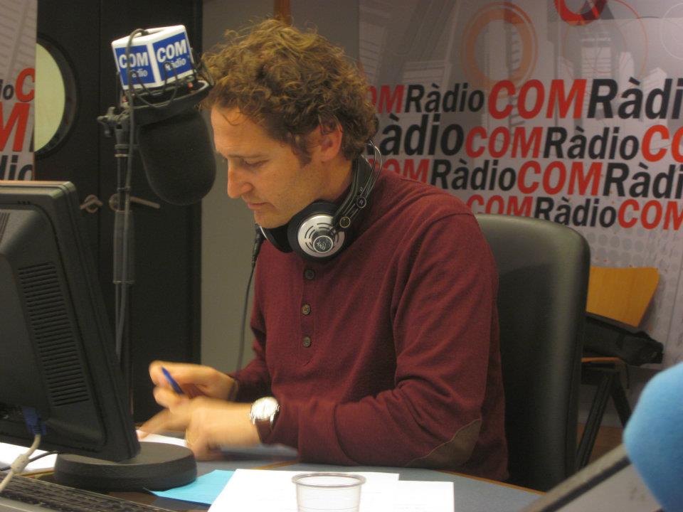 SalvaROCK hosting a radio program at COMRàdio