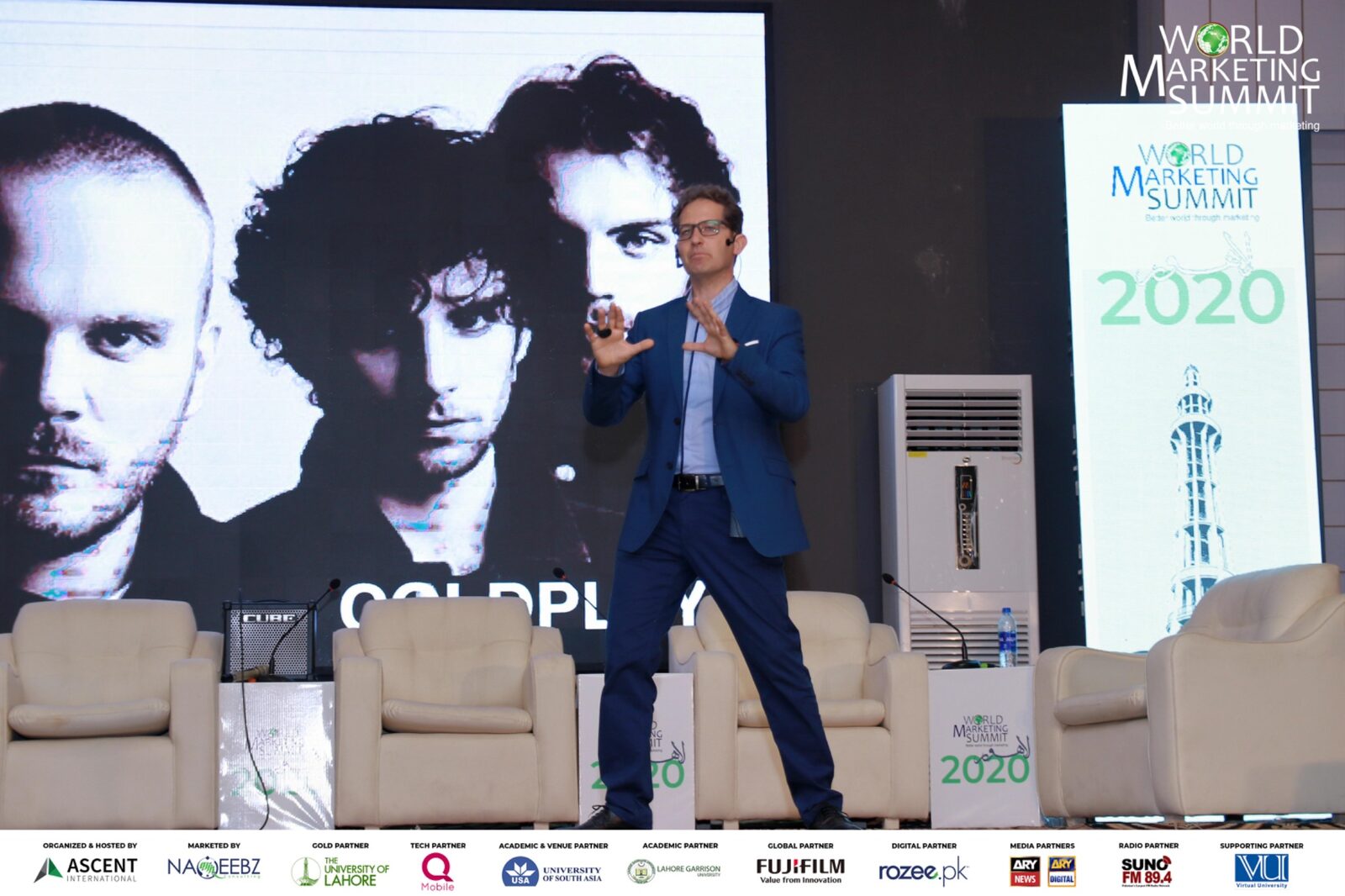 SalvaROCK connecting music and business ideas on stage