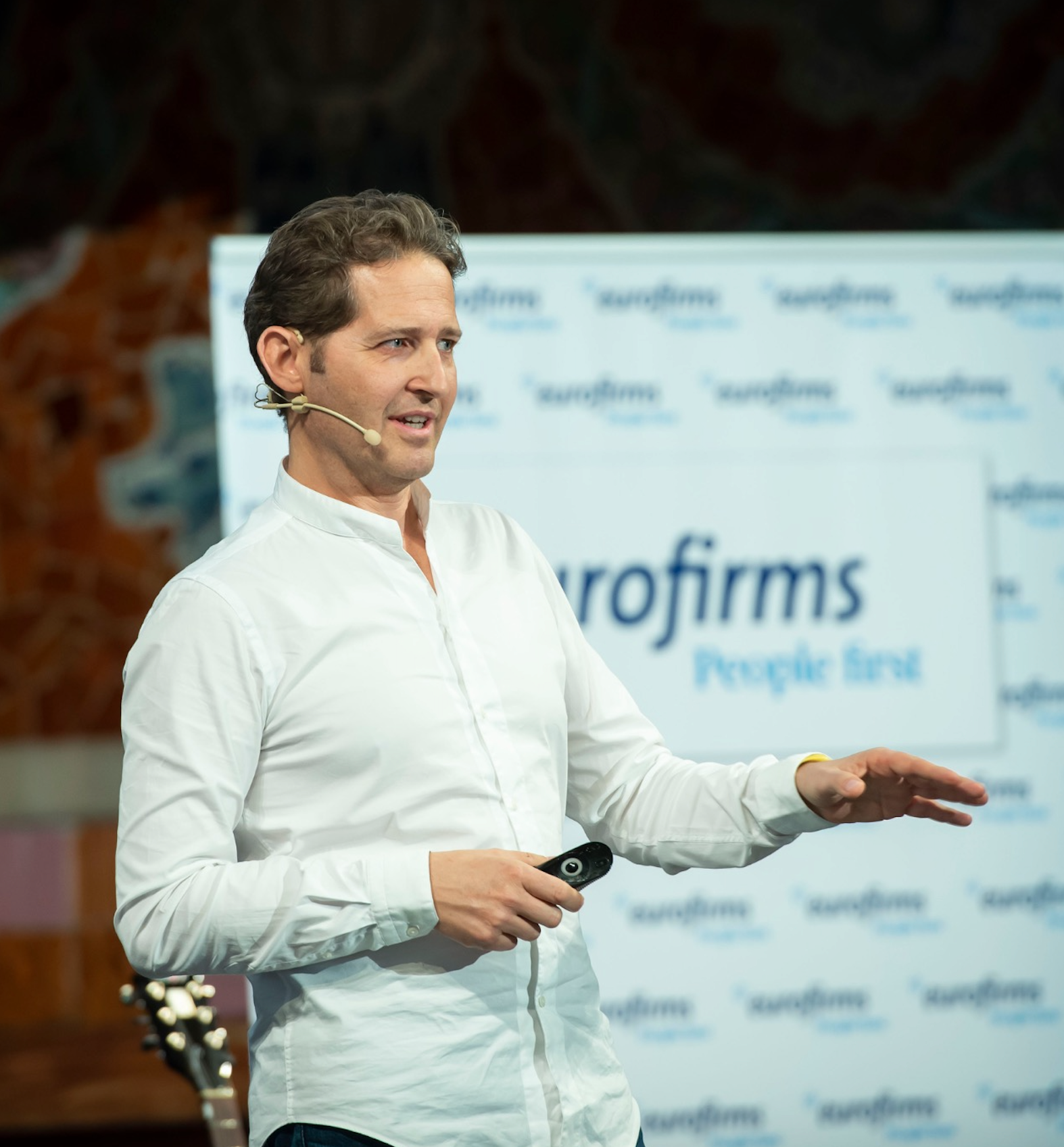 SalvaROCK presenting his research on stage